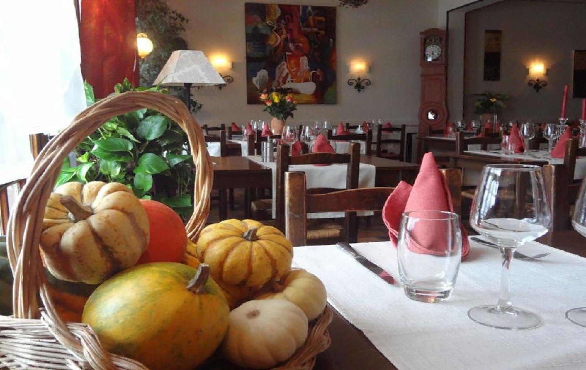 Logis Hotel-Restaurant Le Relais Hauterives Ngoại thất bức ảnh