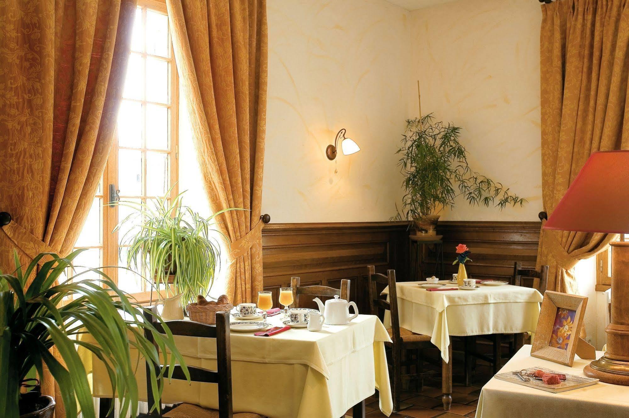 Logis Hotel-Restaurant Le Relais Hauterives Ngoại thất bức ảnh